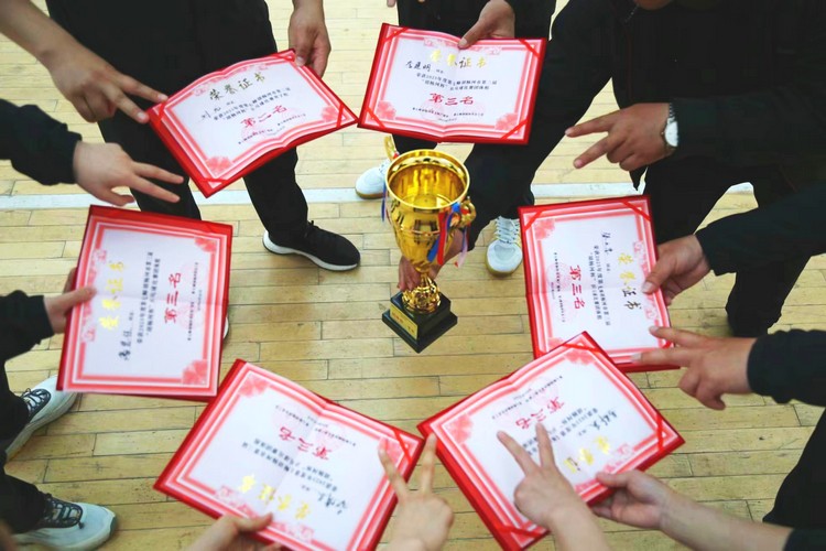 16832997979990.jpg 0427北方建設集團赴師乒乓球賽 (1)_副本.jpg