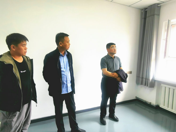 0516胡楊河分公司全面檢查精心指導 深入交流關(guān)懷員工_副本.jpg